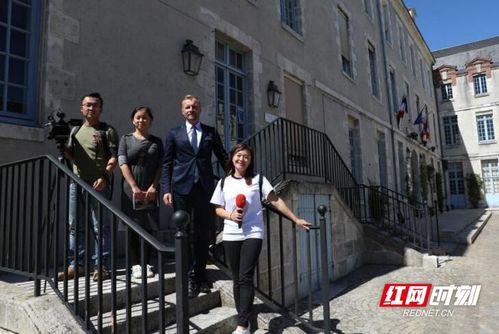 酒吧网红吃瓜事件视频大全,揭秘幕后真相与热门瞬间  第3张 酒吧网红吃瓜事件视频大全,揭秘幕后真相与热门瞬间  第3张